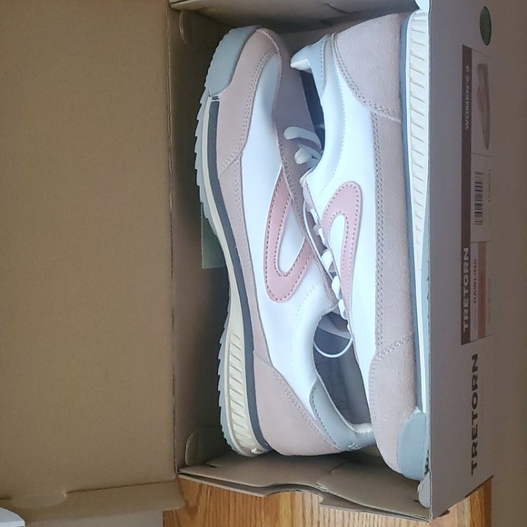 Tretorn Women’s Rawlins BLUSH Sneaker Suede Leather Lightweight - Picture 4 of 5